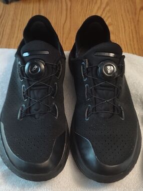 Under Armour Mens SlipSpeed Size 8. Black.